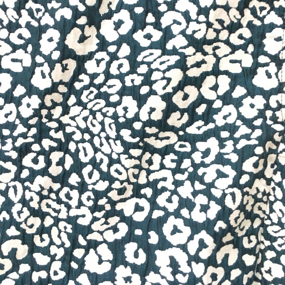 Stunning green leopard peplum crop top - Picture 5 of 6